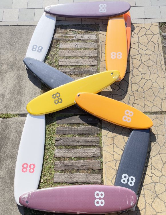 夏の最強遊び道具”８８surfboards”
